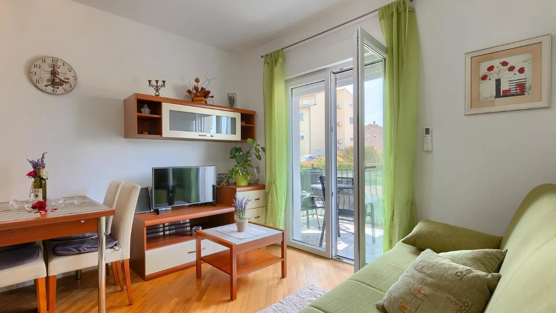 Peach Apartment Pula 0*,  Croatia